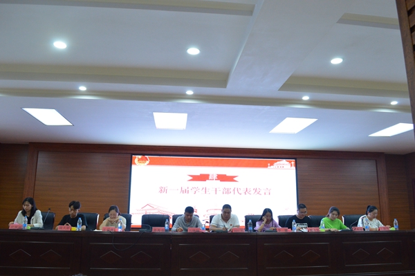 出席领导老师 (2)_副本.jpg 出席领导老师 (2)_副本.jpg