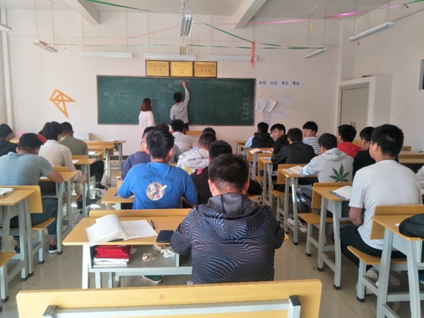 消防专业教学团队照片mmexport1555634955672_副本.jpg 消防专业教学团队照片mmexport1555634955672_副本.jpg